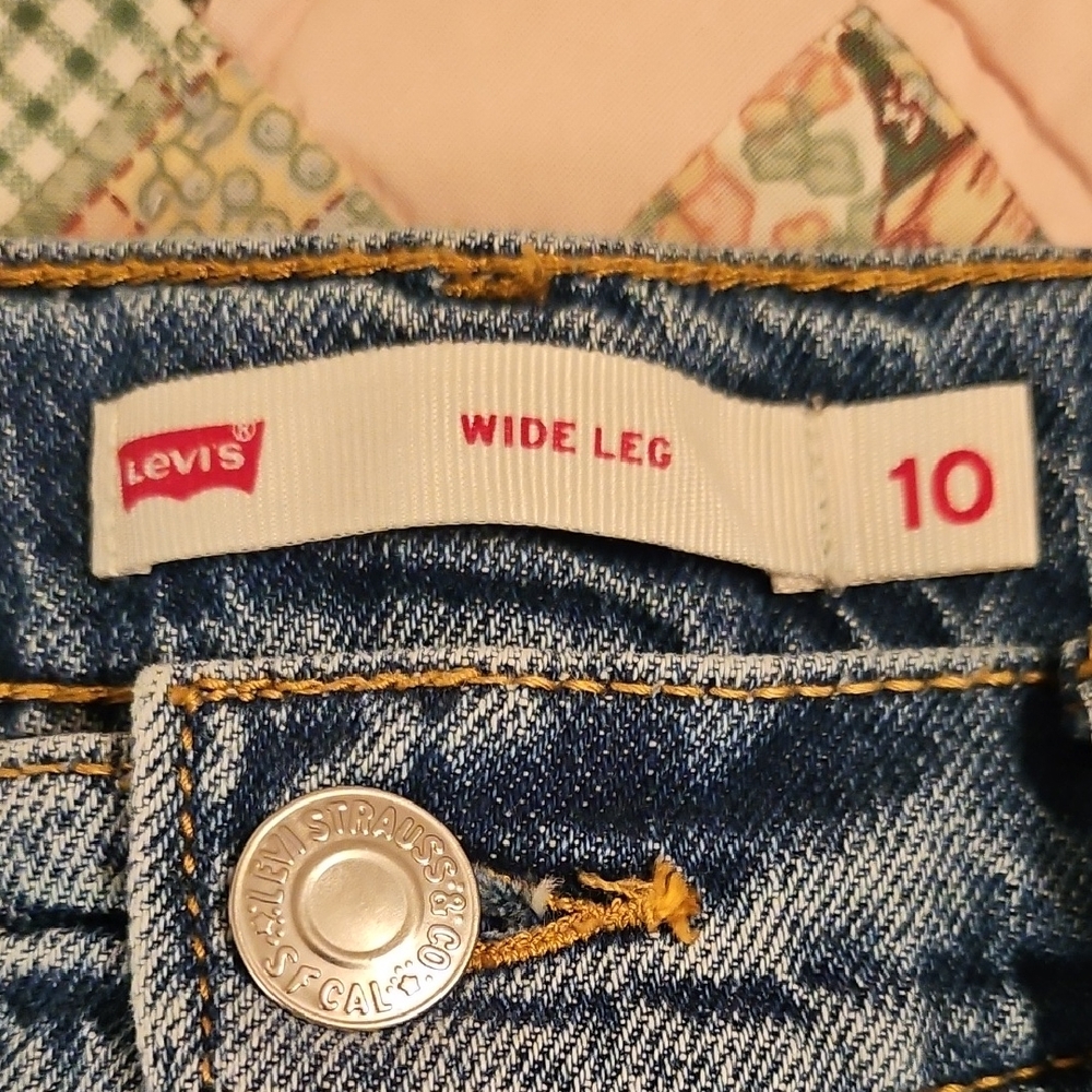 Levi's Wide Leg -Wide Cuff Cropped Jeans - Classic Denim  Size 10 R - Picture 3 of 8